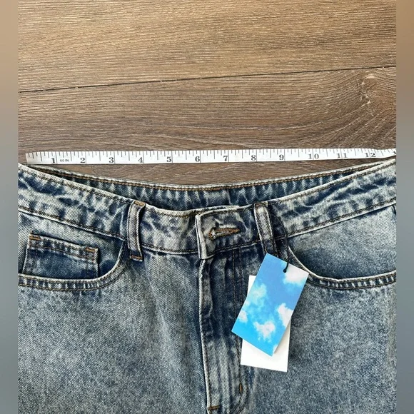 brand new cider distressed ripped light wash straight leg jeans with raw hem - Picture 5 of 7